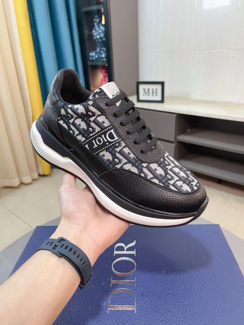 Men's men's shoes 💰458🌹🌹【Dior】Best-selling official website world premiere🔝High-end men's shoes brand official website latest series: The upper is made of imported cowhide with specially designed fabrics➕Mesh breathable lining. Make walking more convenient and comfortable! Compared with the official quality, Midea’s 1:1 replica. Create a fashionable personality to set off your uniqueness! A must-have for trendy men! Classic style. Men's sizes: 38-44.